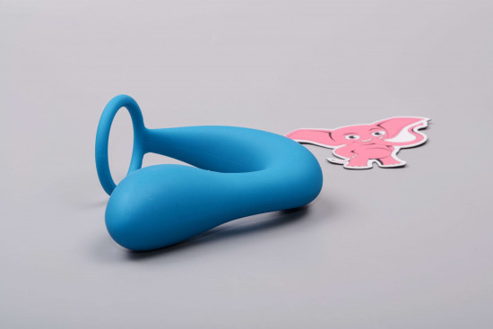 Anální kolík Slingshot II s erekčním kroužkem a dálkovým ovládáním