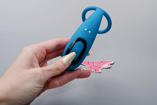 Anální kolík Slingshot II s erekčním kroužkem a dálkovým ovládáním