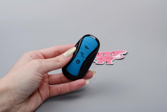 Anální kolík Slingshot II s erekčním kroužkem a dálkovým ovládáním