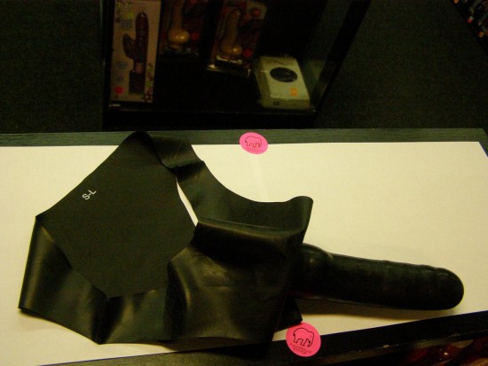 LateX kalhotky s vnějším penisem Blackie I (16 cm)