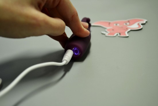 Minivibrátor na klitoris Tickle Me fialový (10,4 cm)