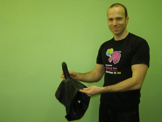 Latexové slipy s análním dildem