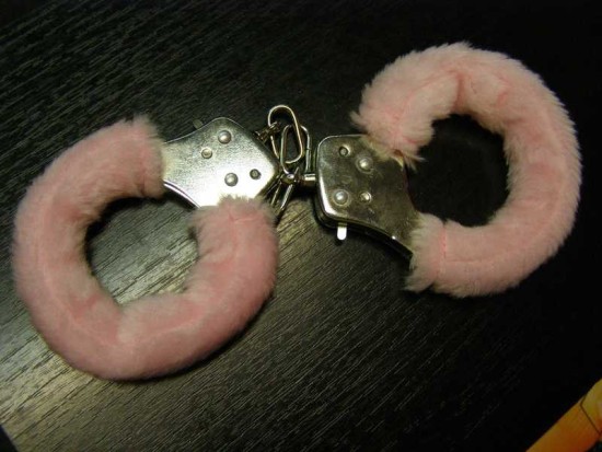 Plyšová pouta na ruce Desiro Teddies růžová