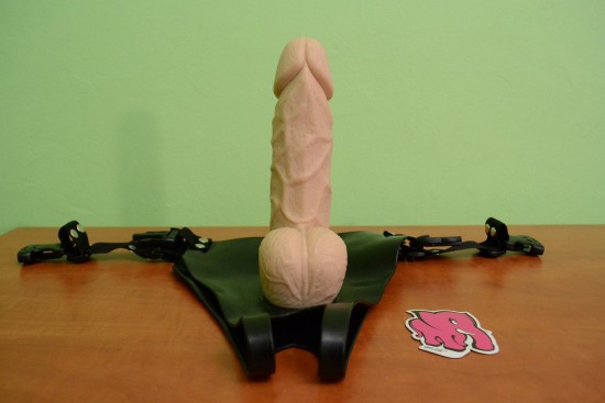 Připínací gelový penis 18 cm