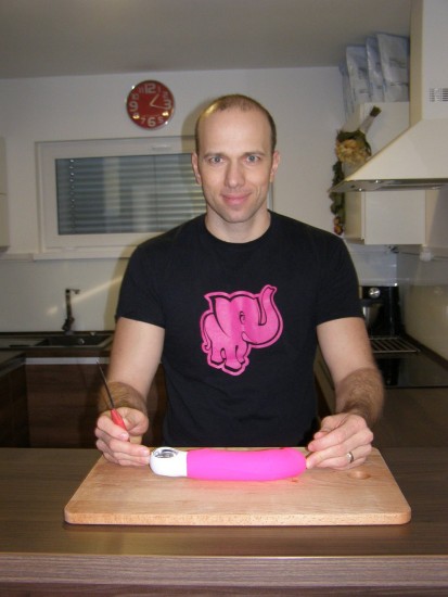 Adam rozřezává Fun Factory Big Boss G5