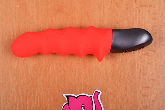 Fun Factory Stronic Surf leží na stole (starší barva)