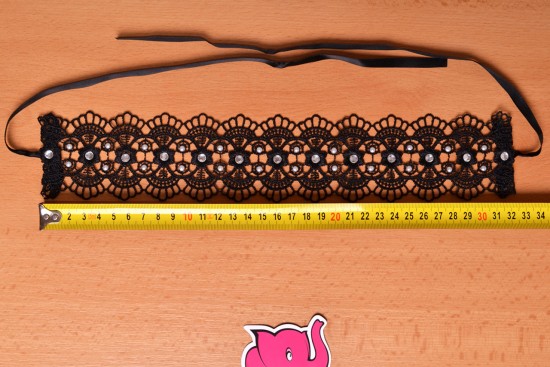 Choker s kamínky Succubus – měříme délku