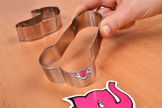 Forma Cooker Cock – fotíme formu v ruce