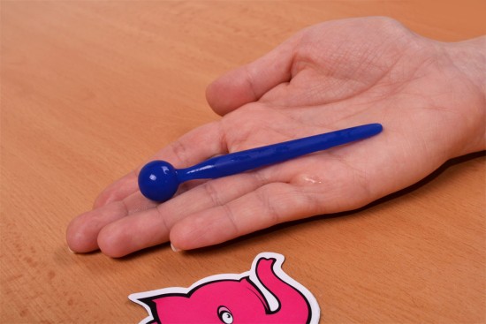 Silikonový dilatátor Blue Stick – focení v ruce