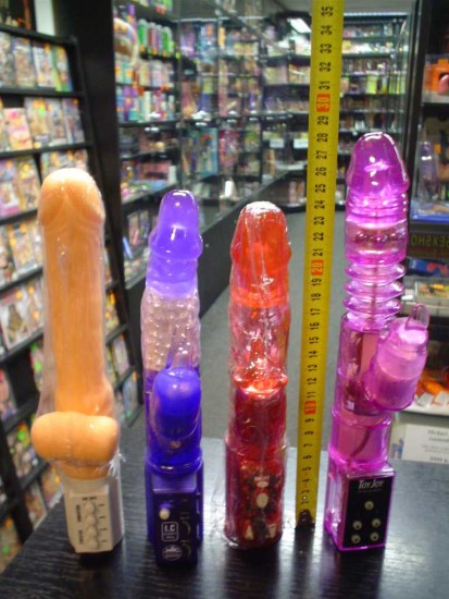 Vibrátor gelový rotační s varlaty 26 cm