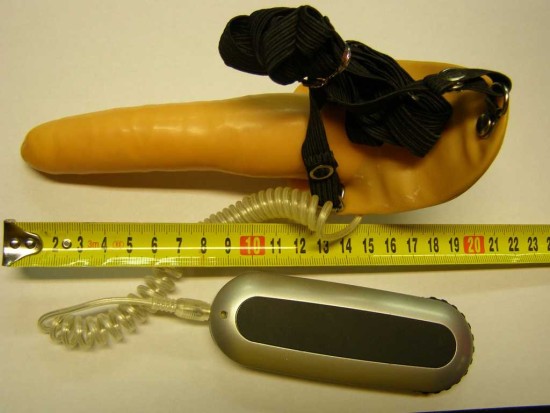 Připínací penis pro ženy s vibrací 13 cm