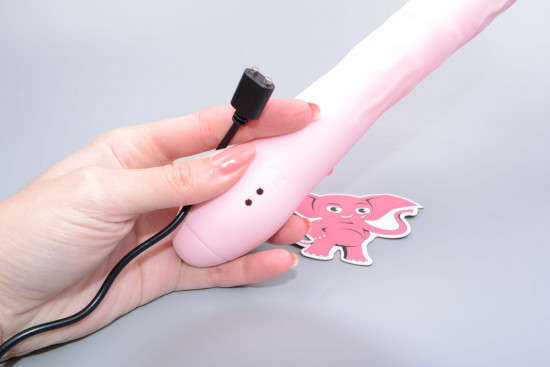 Handsfree pulzátor s výběžkem na klitoris Pulzie Bunny, nabíjení