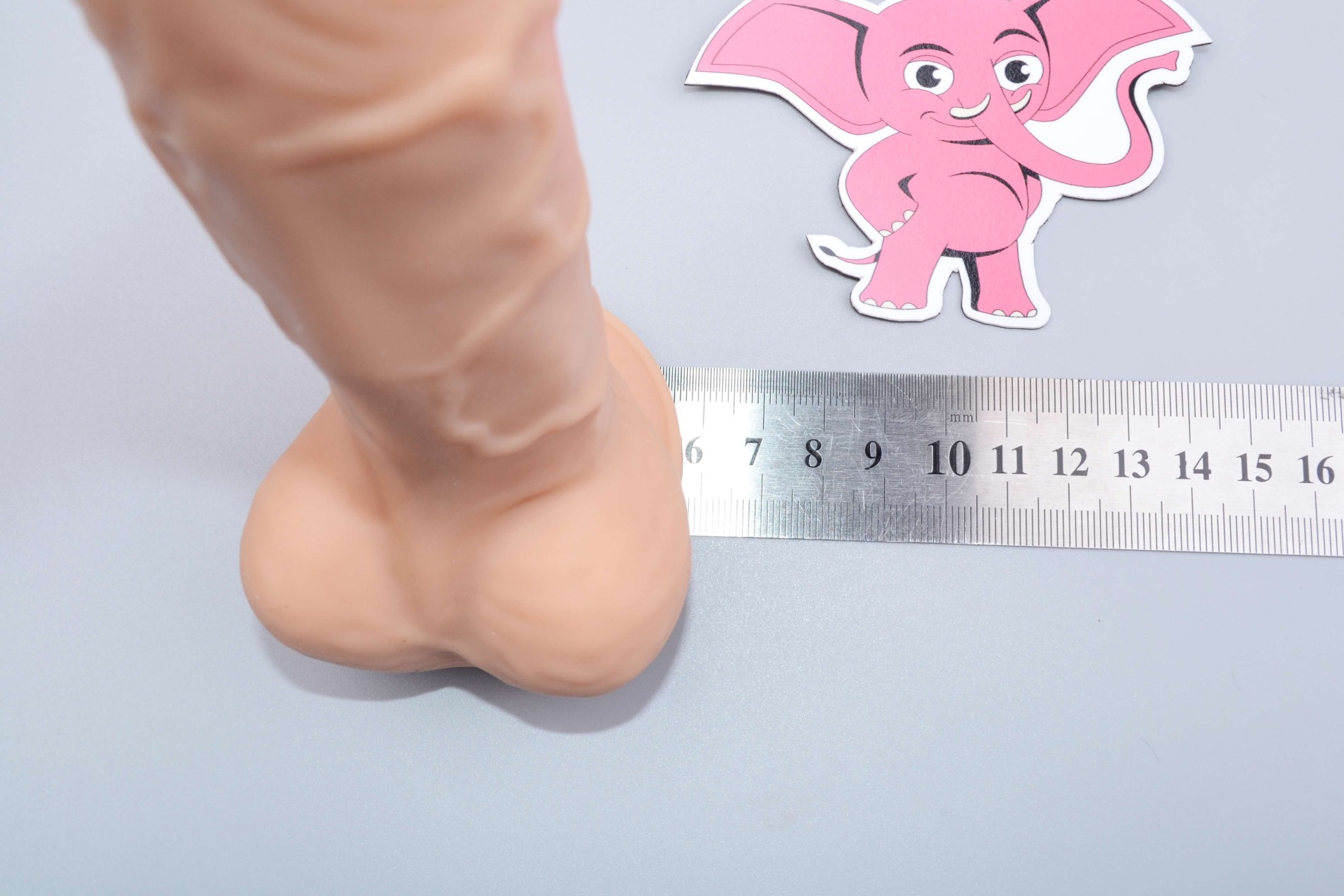 Realistický vibrátor s přísavkou a varlaty Real Touch (18 cm)