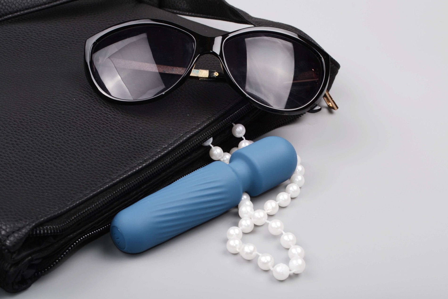 Mini masážní vibrátor ze silikonu Tiny Wand III (12 cm)