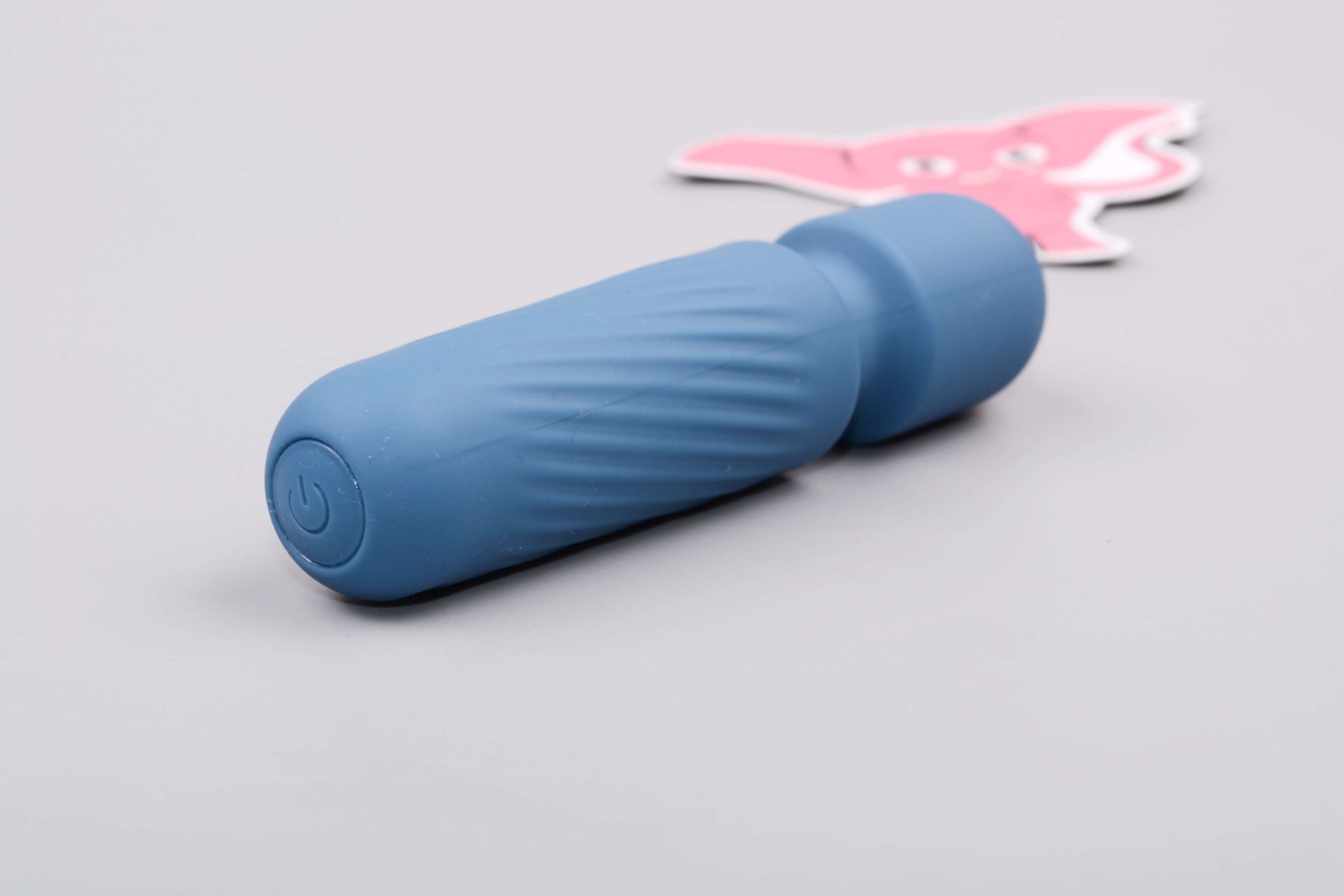 Mini masážní vibrátor ze silikonu Tiny Wand III (12 cm)
