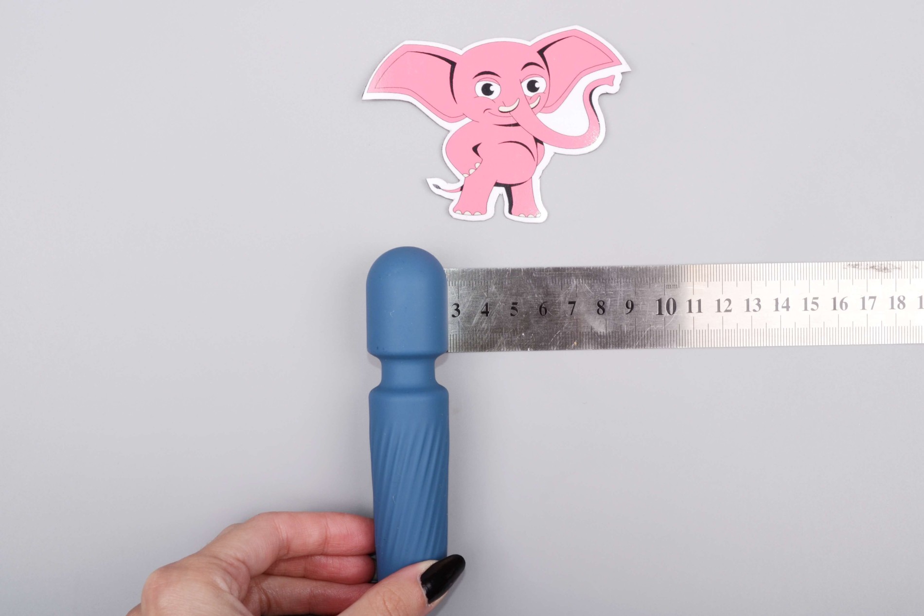 Mini masážní vibrátor ze silikonu Tiny Wand III (12 cm), rozměry