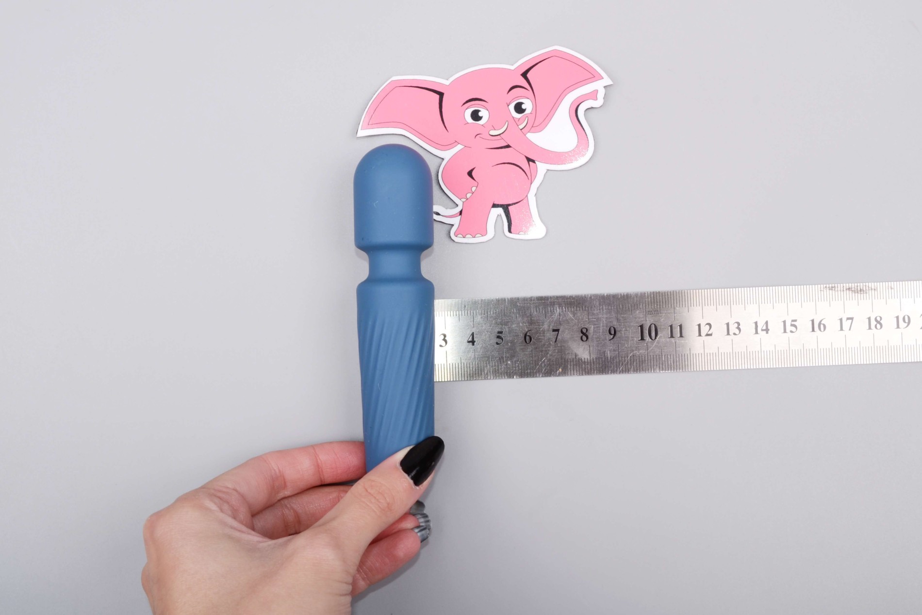 Mini masážní vibrátor ze silikonu Tiny Wand III (12 cm), rozměry
