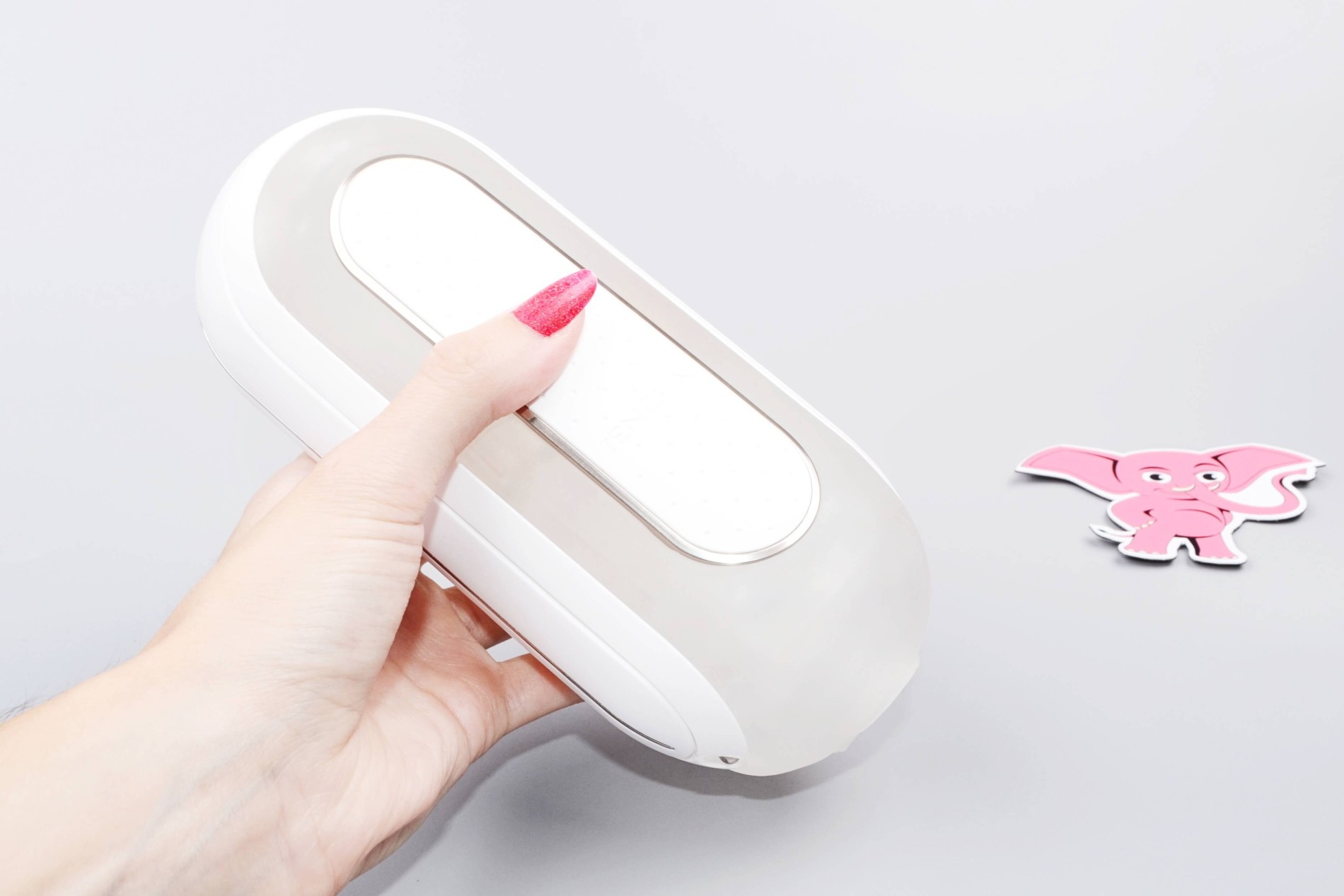 Tenga Flip Hole Zero EV vibrační masturbátor, v ruce