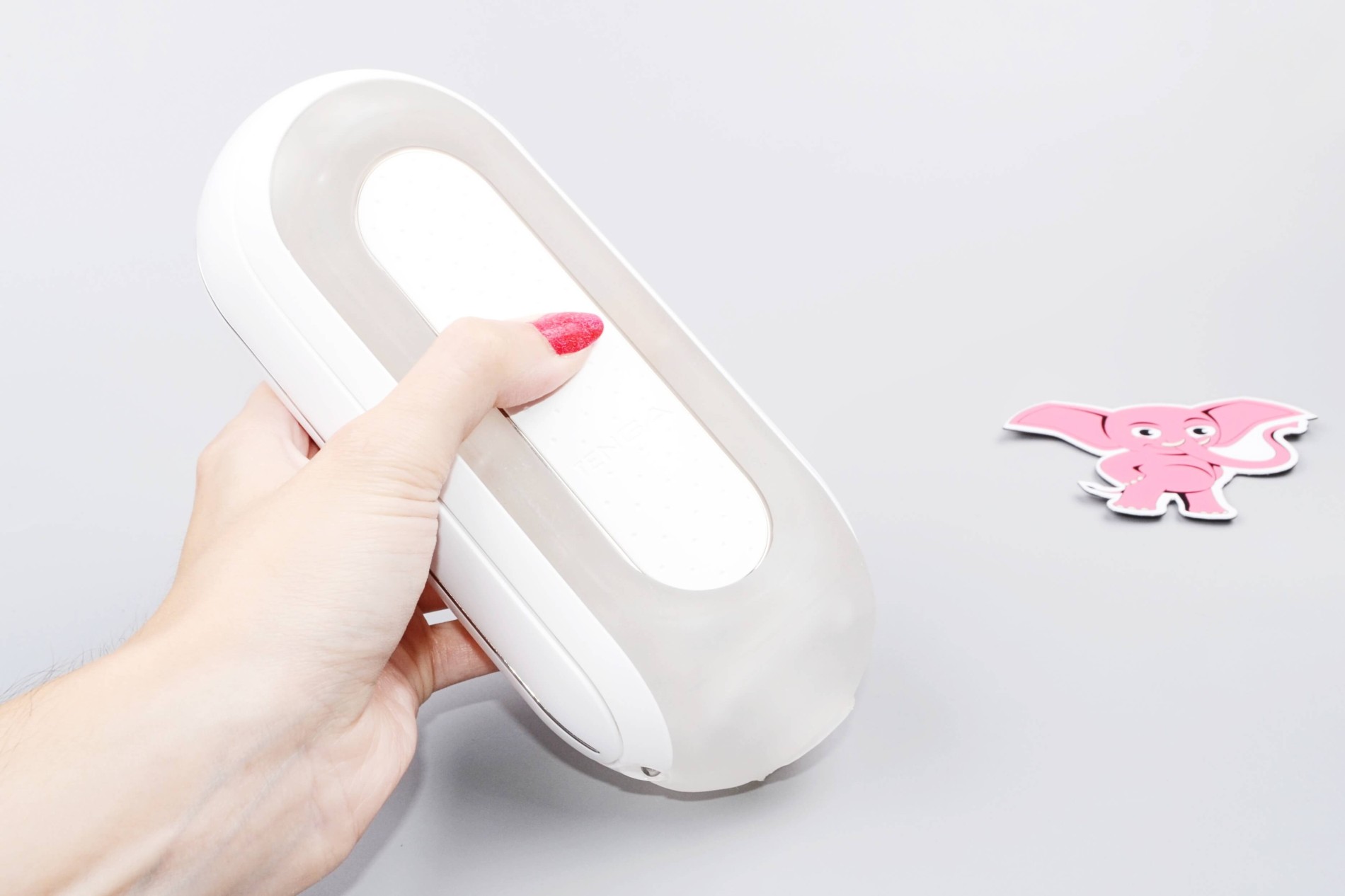 Tenga Flip Hole Zero EV vibrační masturbátor, v ruce