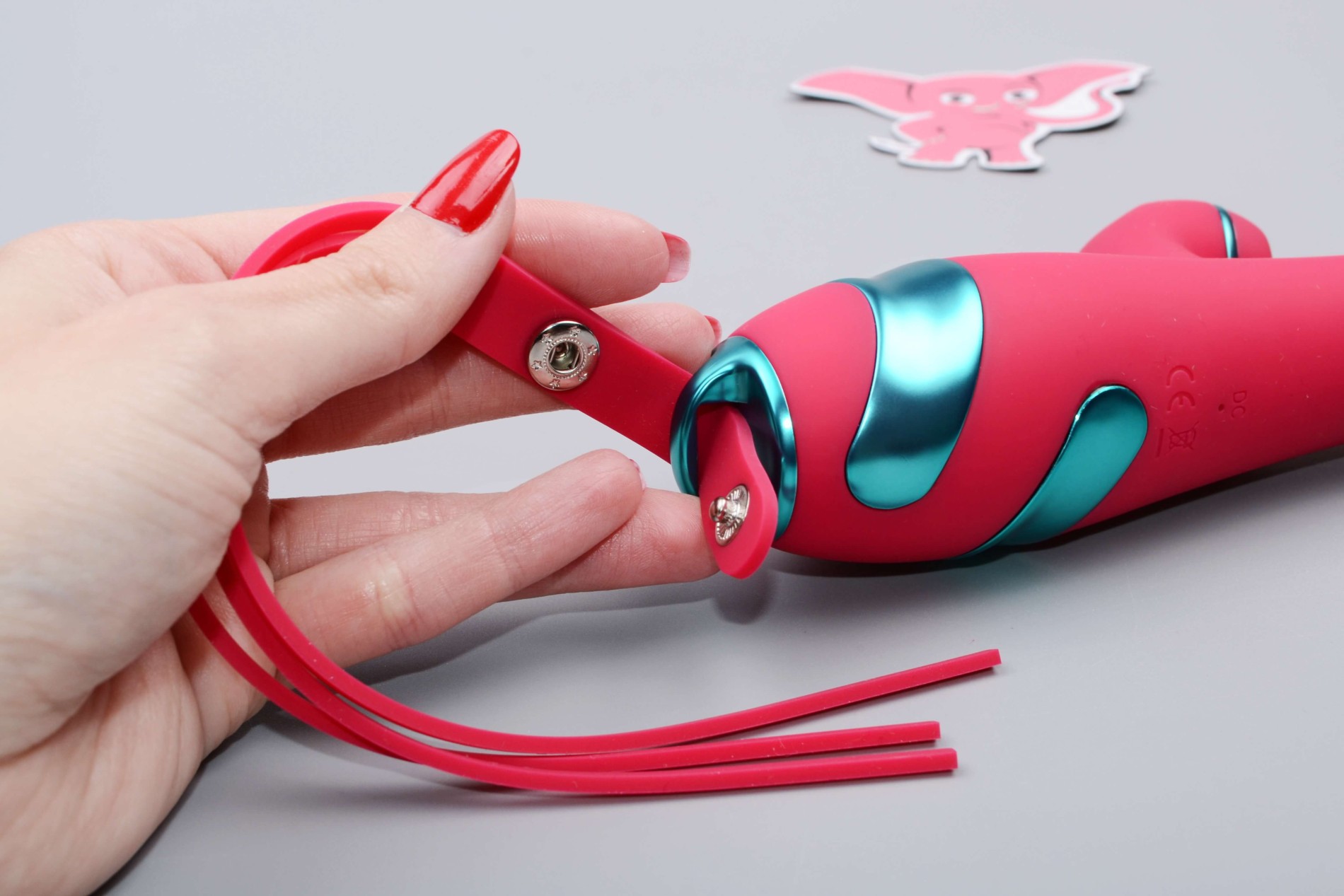 Adore Magenta G Touch tlakový vibrátor (22,8 cm), v ruce