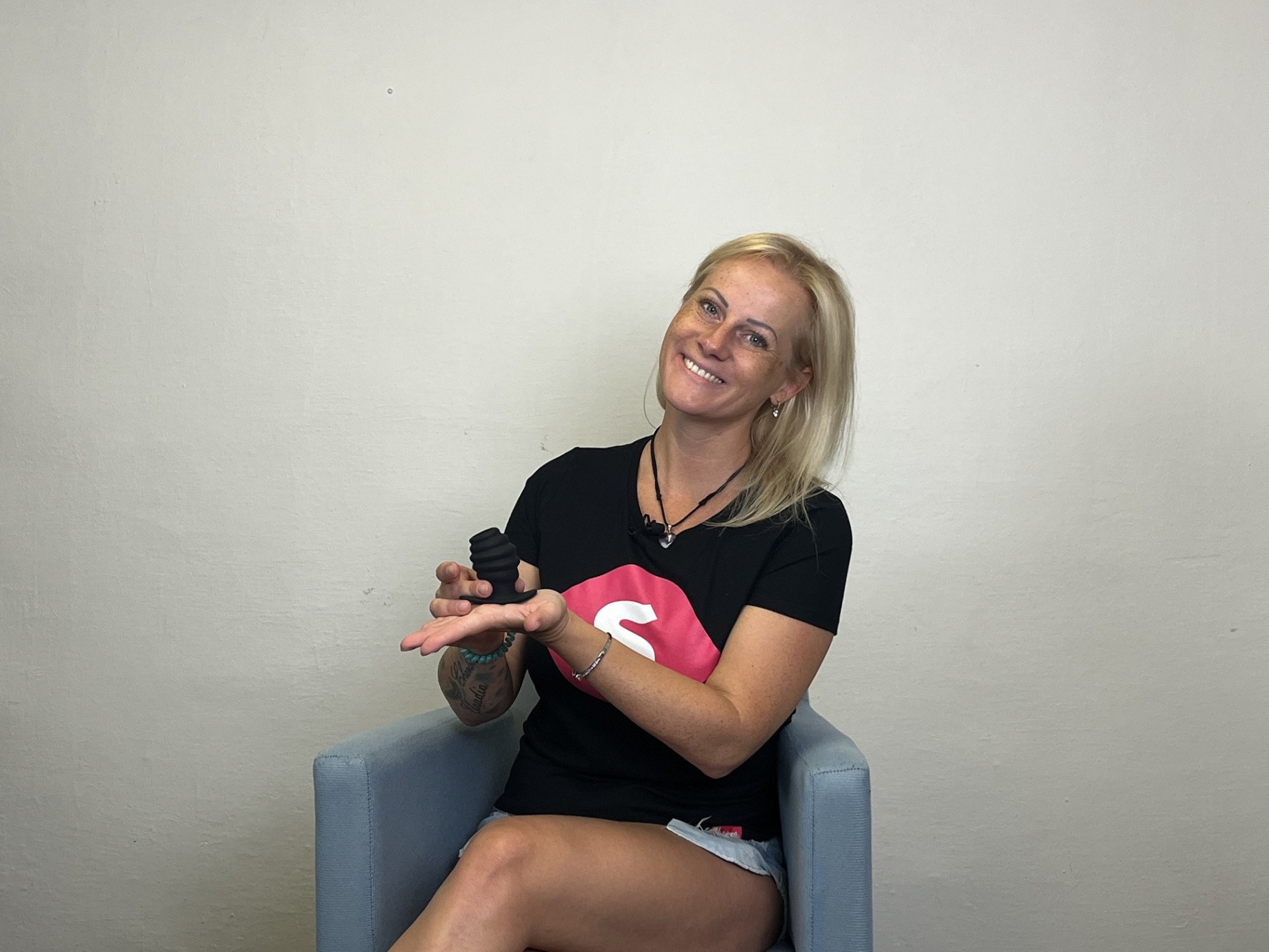 Silikonový anální tunel Notched (6,7 cm)