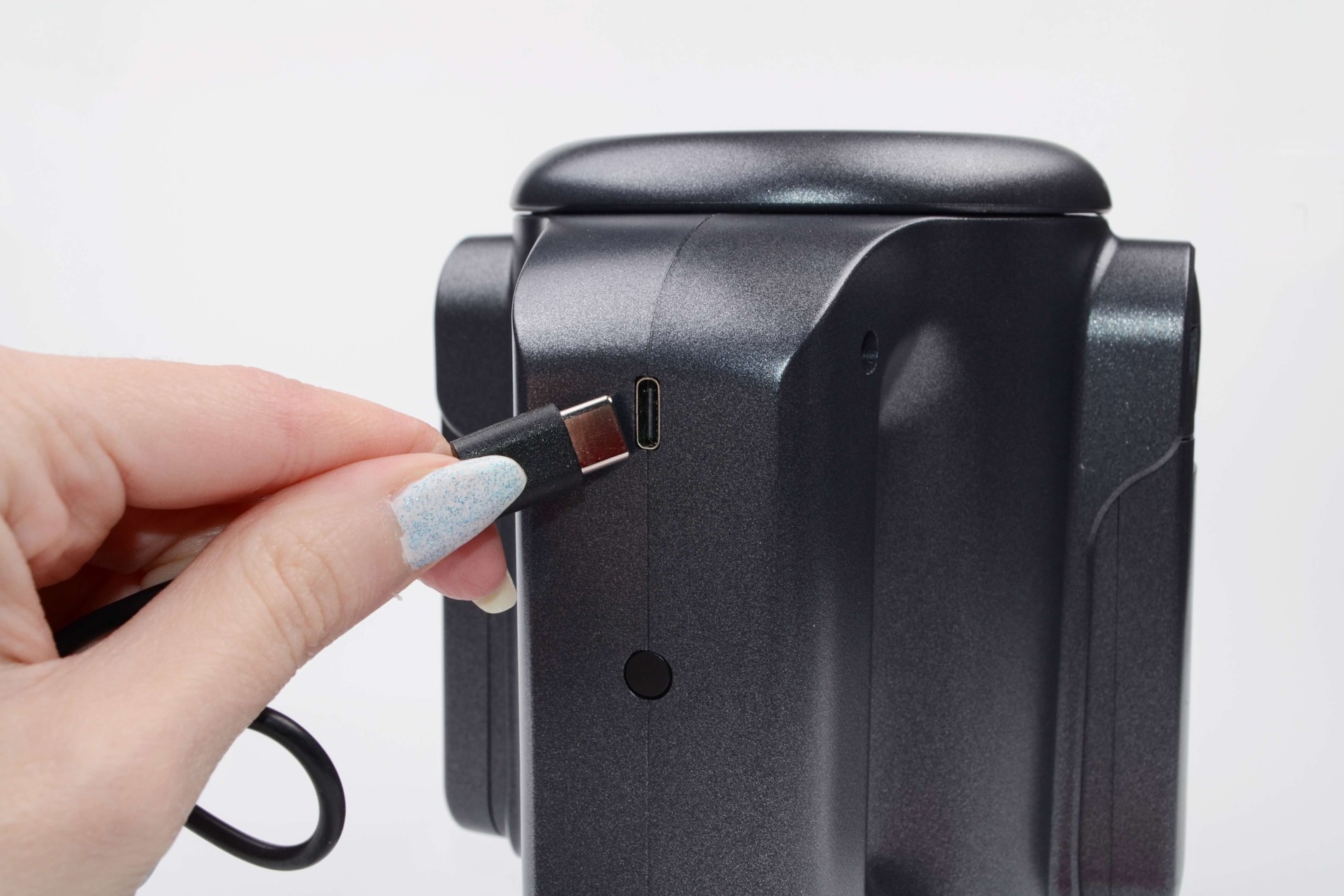 Automatický přirážecí masturbátor D Rush, nabíjení