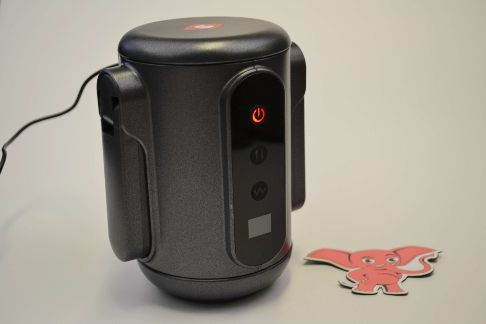 Automatický přirážecí masturbátor D Rush, nabíjení