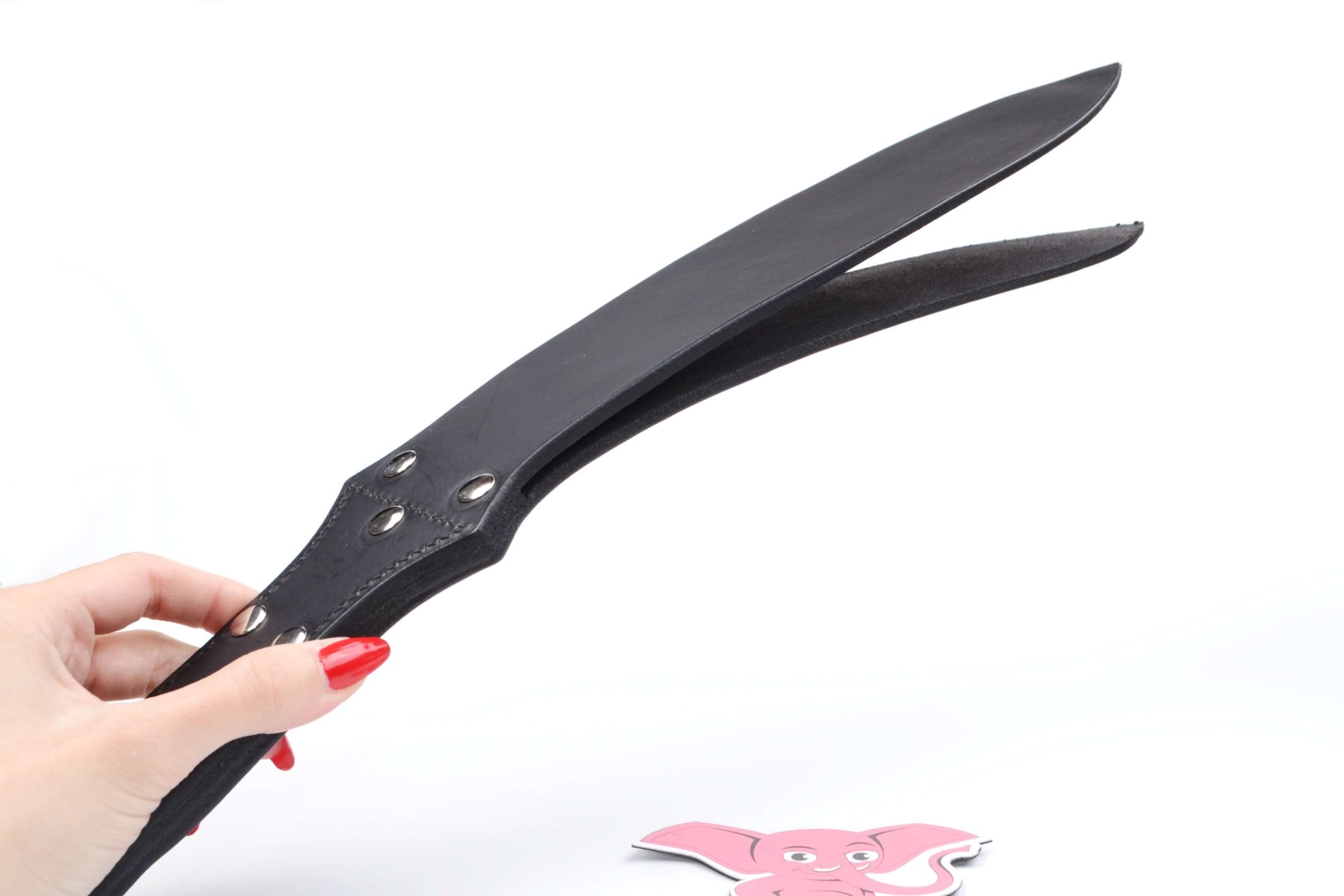 Kožená plácačka Leatherix Dagger (50 cm)