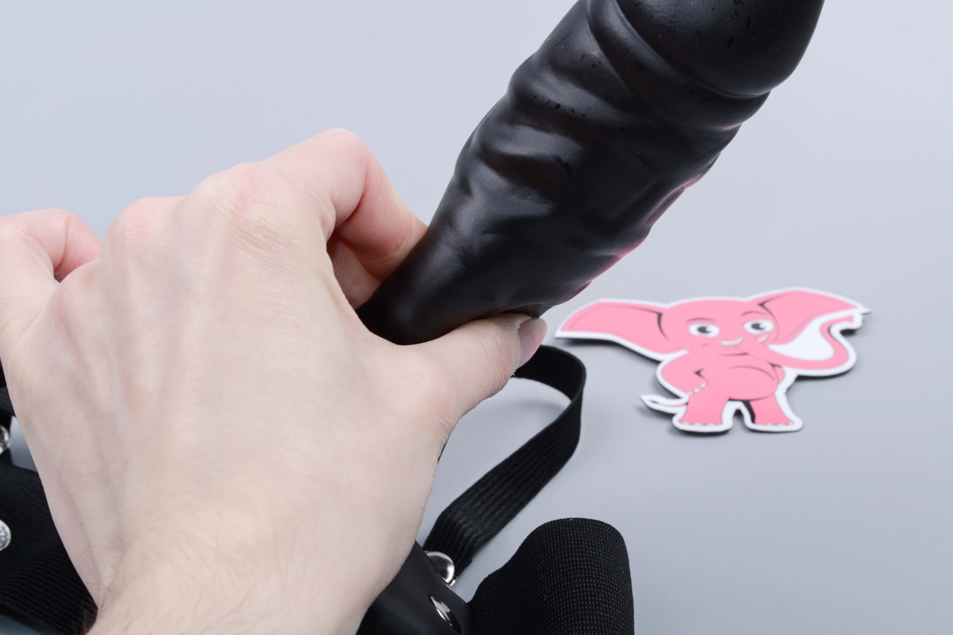 Dutý připínací strap-on Mitch (18,7 cm), černý