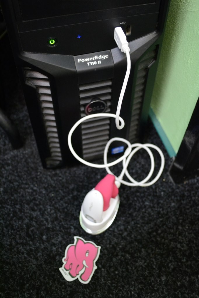 We-Vibe 4 Plus růžový - nabíjení