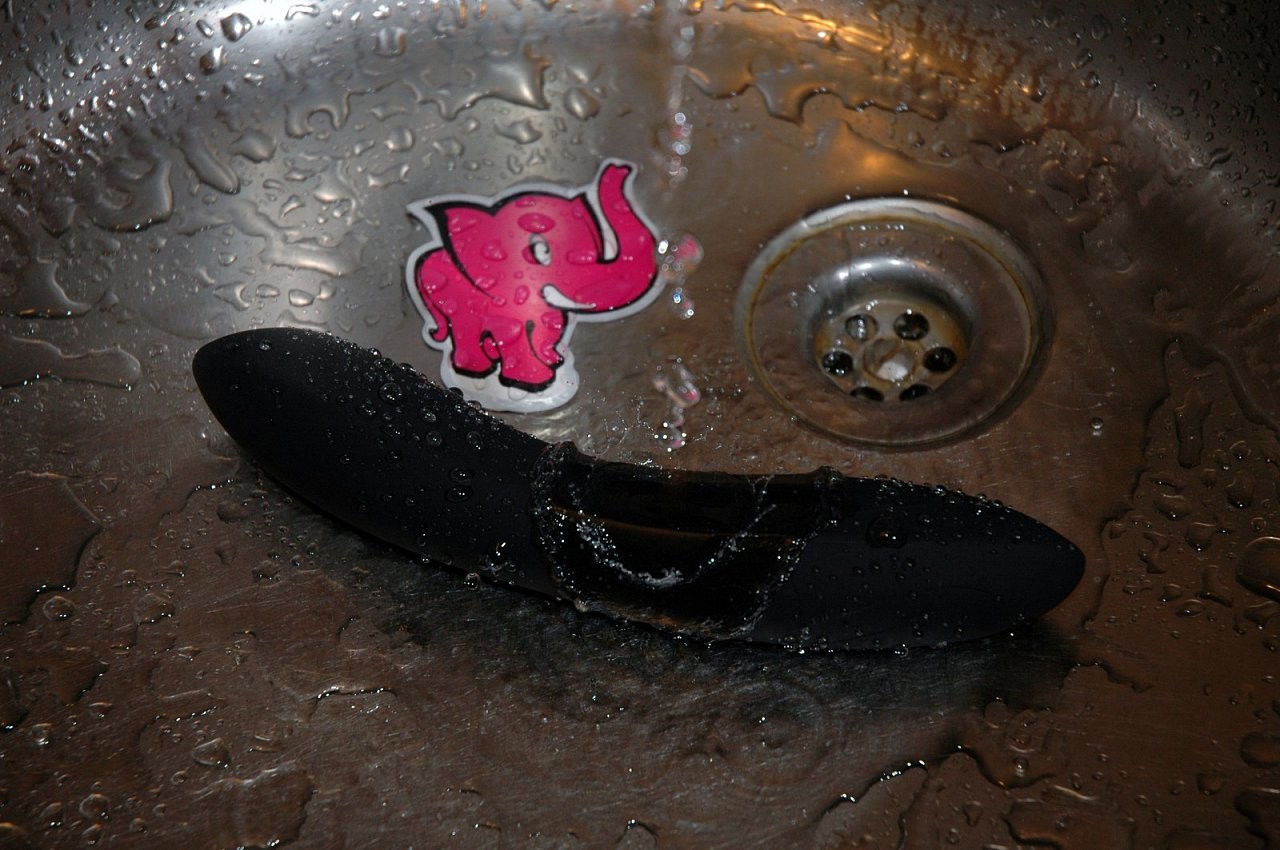 Silikonové dildo Laid D.1 - údržba