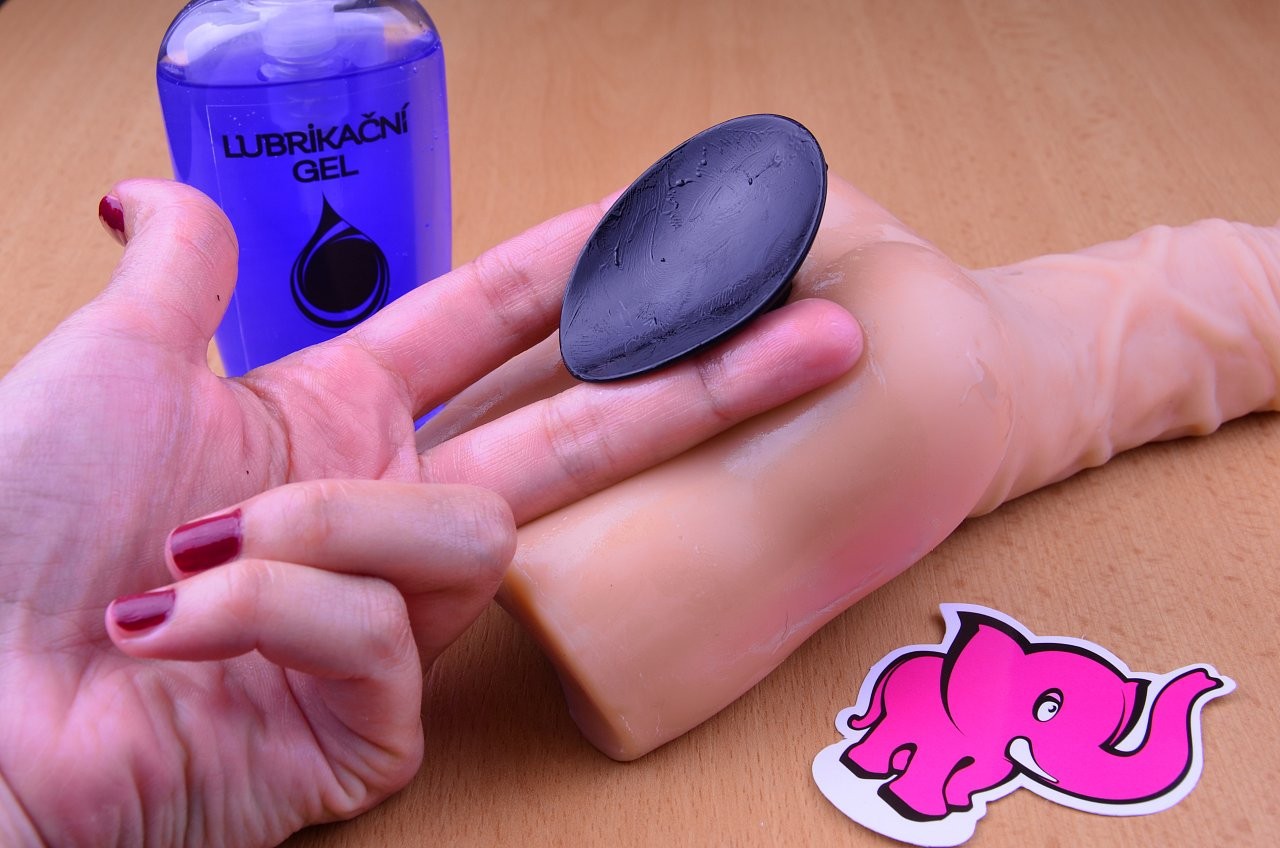 Anální kolík Gaper – s Análním gelem a se zadečkem