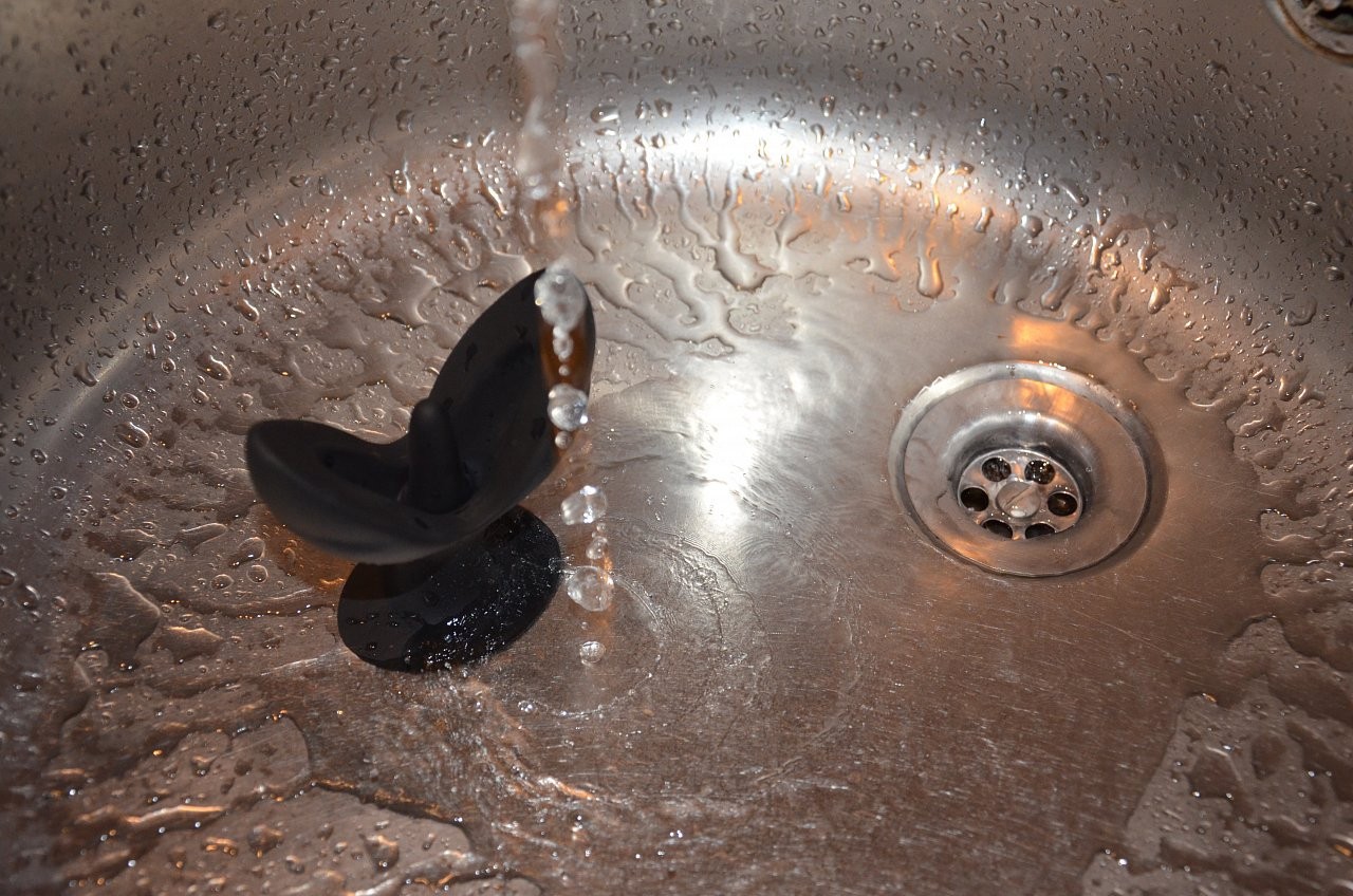 Anální kolík Gaper – ve vodě