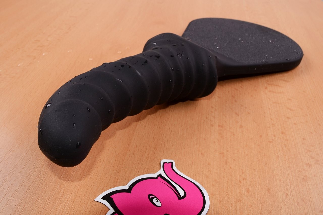 Dildo s plácačkou Fun Factory Bück dich