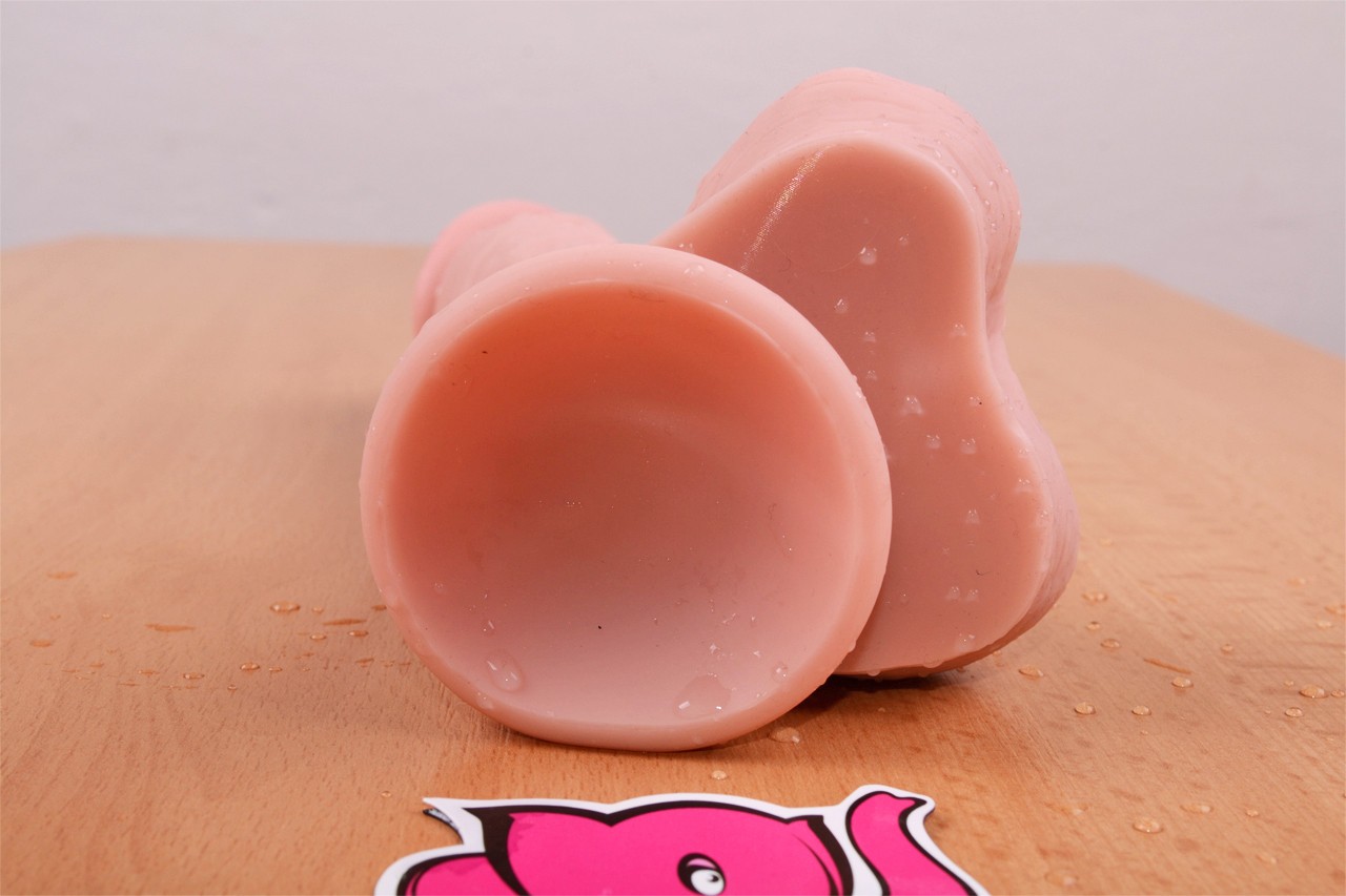 Dildo s přísavkou a varlaty Maxim (24 cm) – detail přísavky