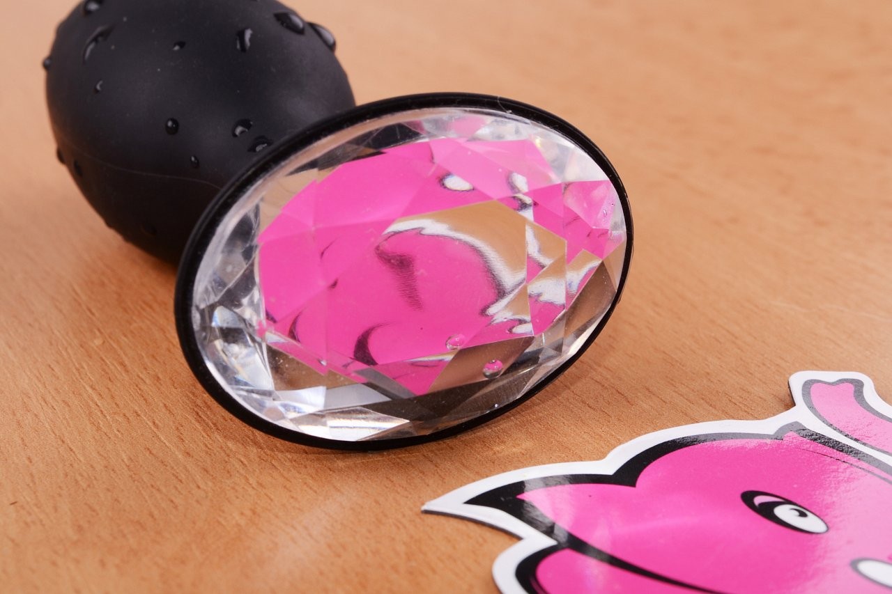 Anální kolík Black Diamond, pohled zblízka na tvar diamantu