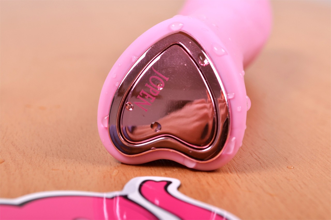Silikonový vibrátor Pink Lover, záběr ze spod