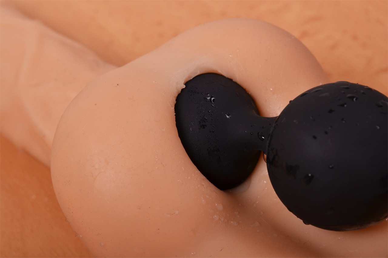 Anální kuličky Black Trio – zavádění