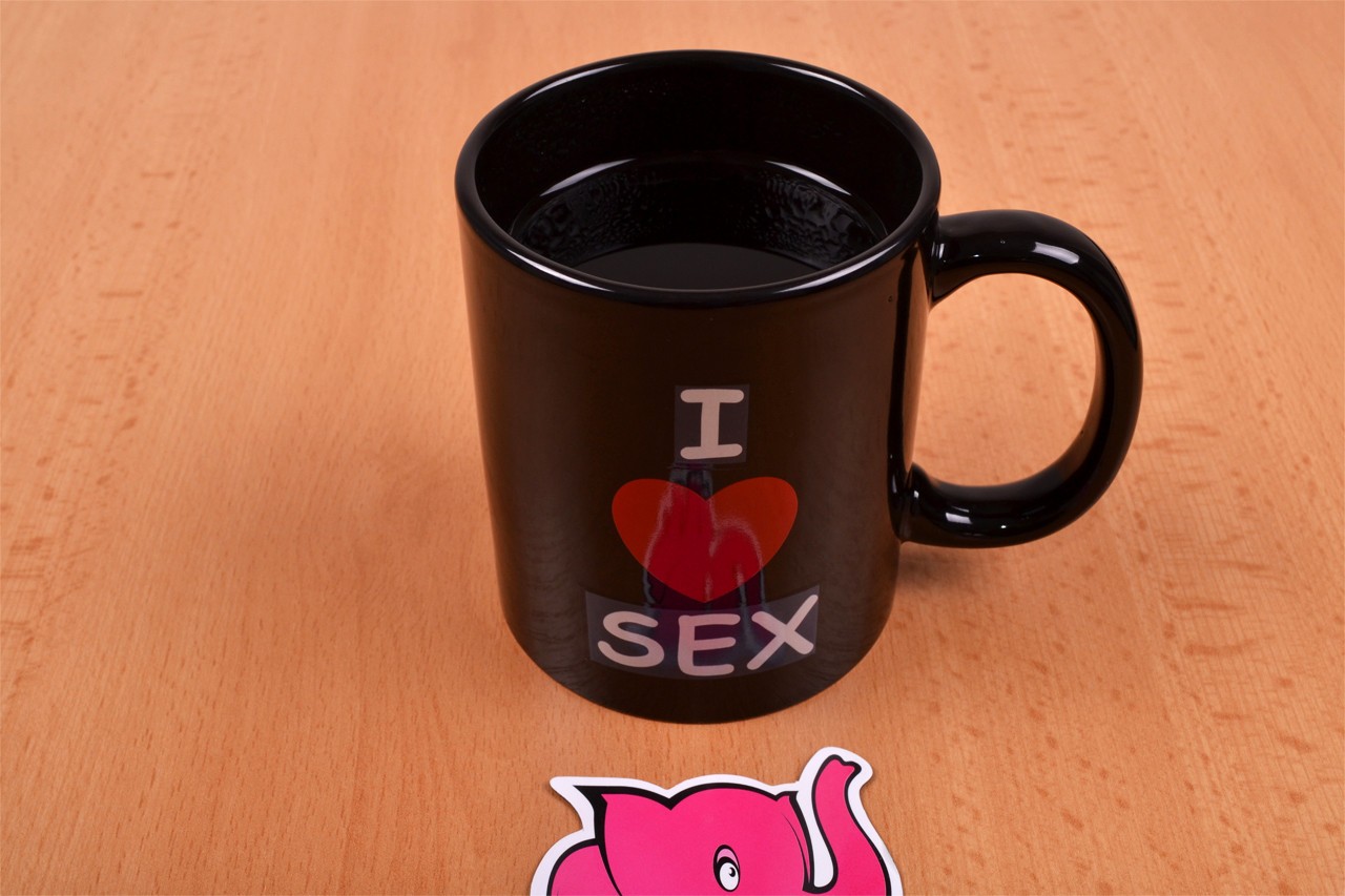 Žertovný hrníček I Love Sex – naplněný hrníček