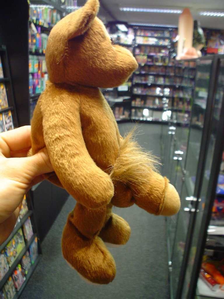 Žert. plyšový medvěd s penisem