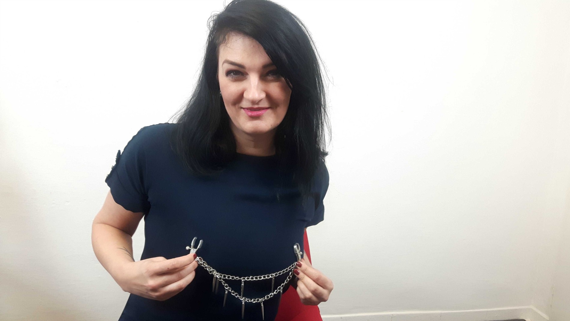 Svorky na bradavky Stalactite, Karin