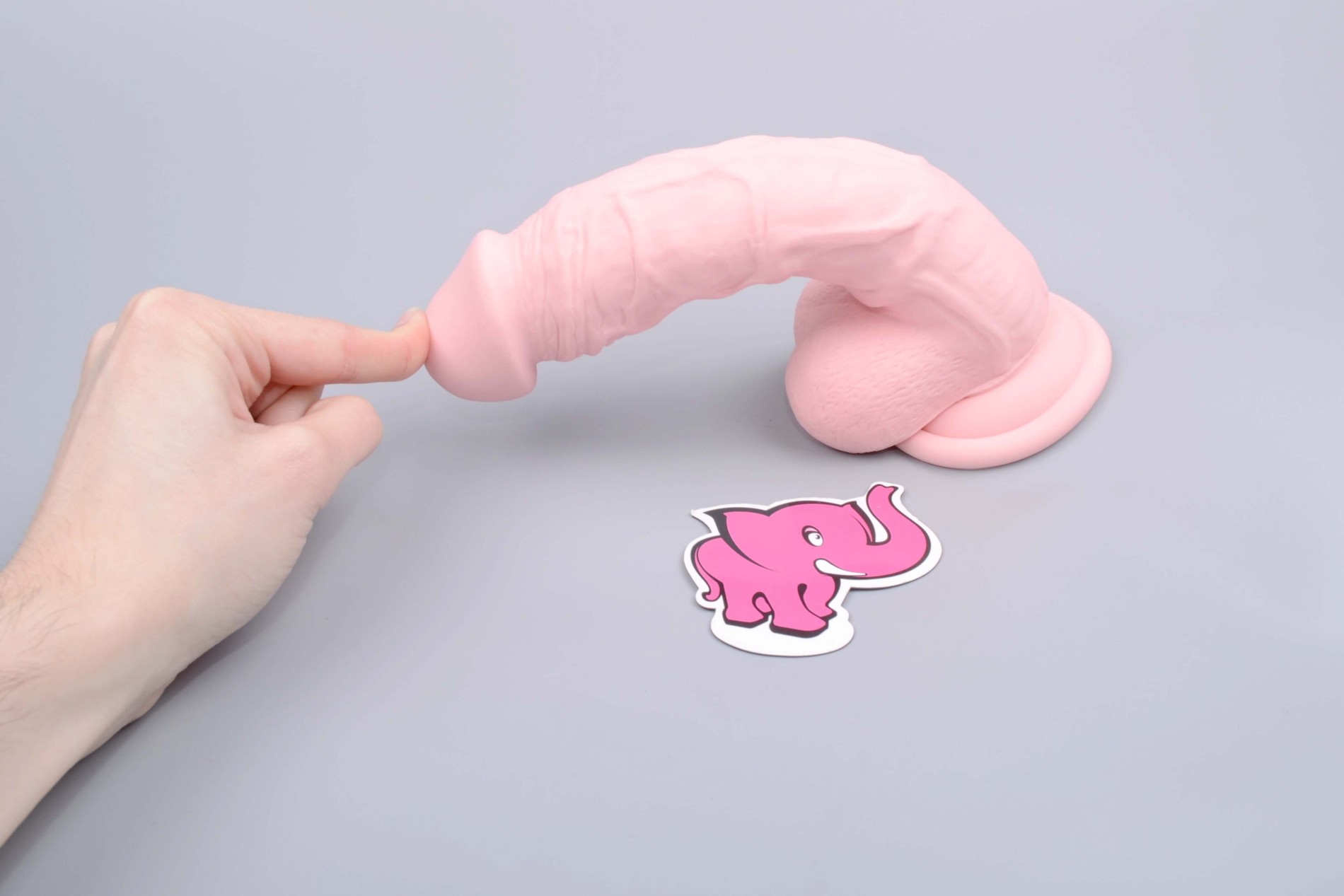 Silikonové dildo Median v ruce
