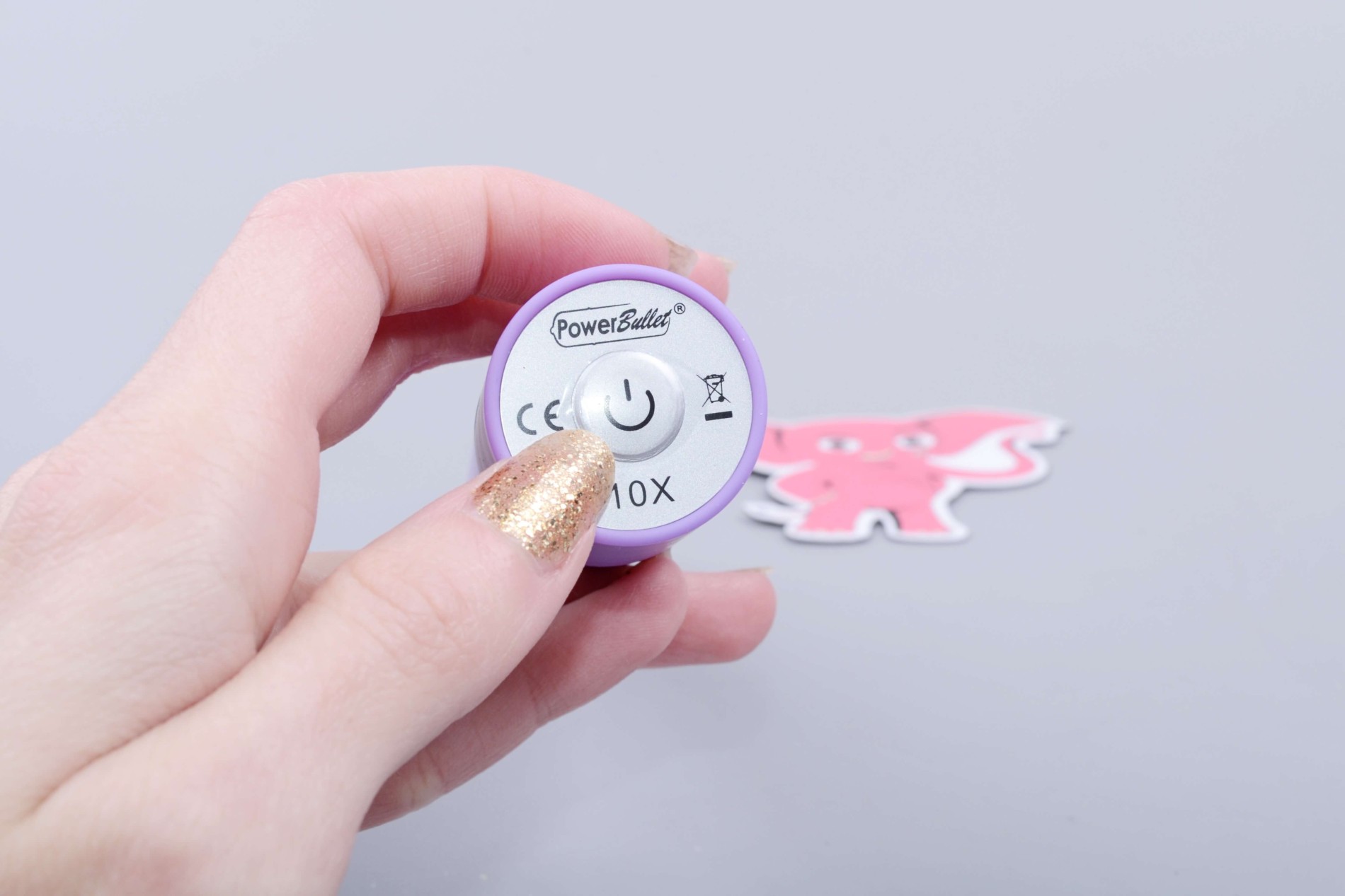 Plastový vibrátor Viabra, tlačítko na zapínání