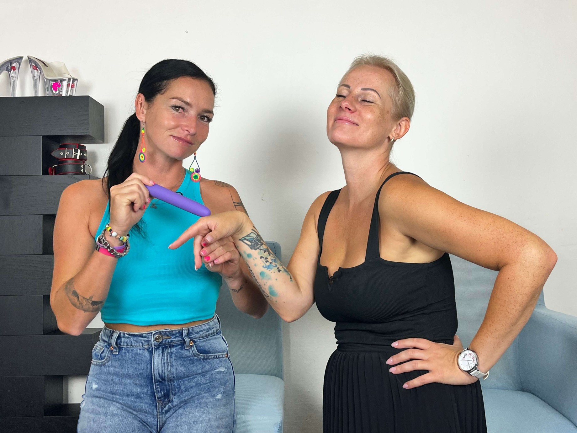 Plastový vibrátor Viabra, Domča a Verča