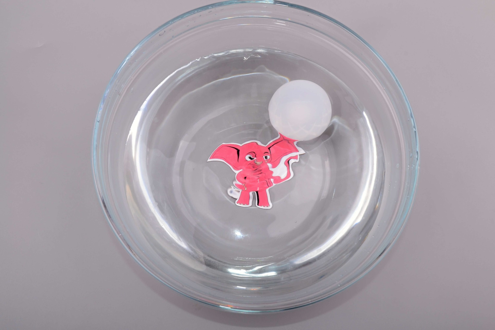 Svítící masážní vibrátor Tenga Iroha Ukidama, voděodolnost