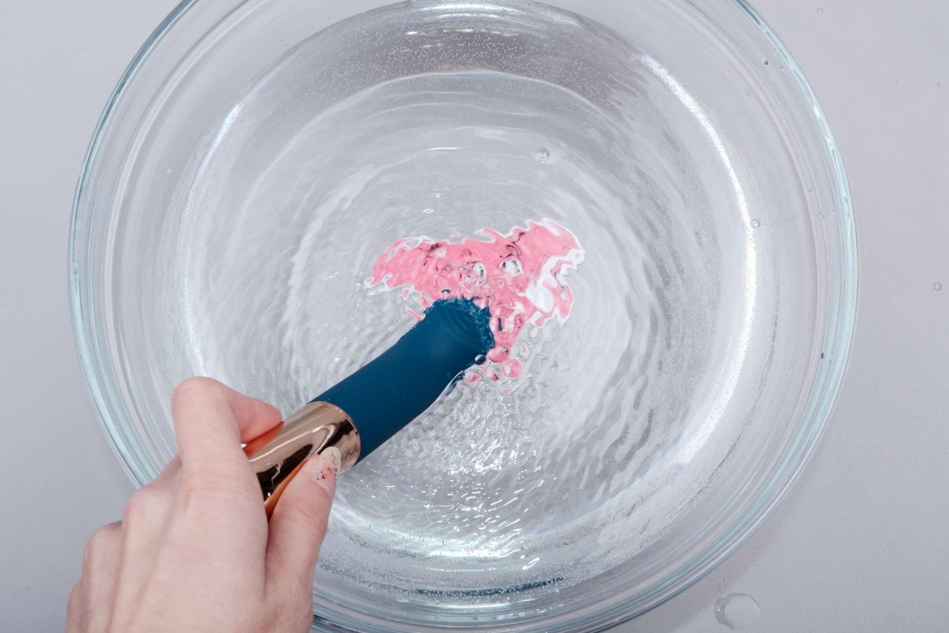 Silikonový vibrátor G Spotix, voděodolnost