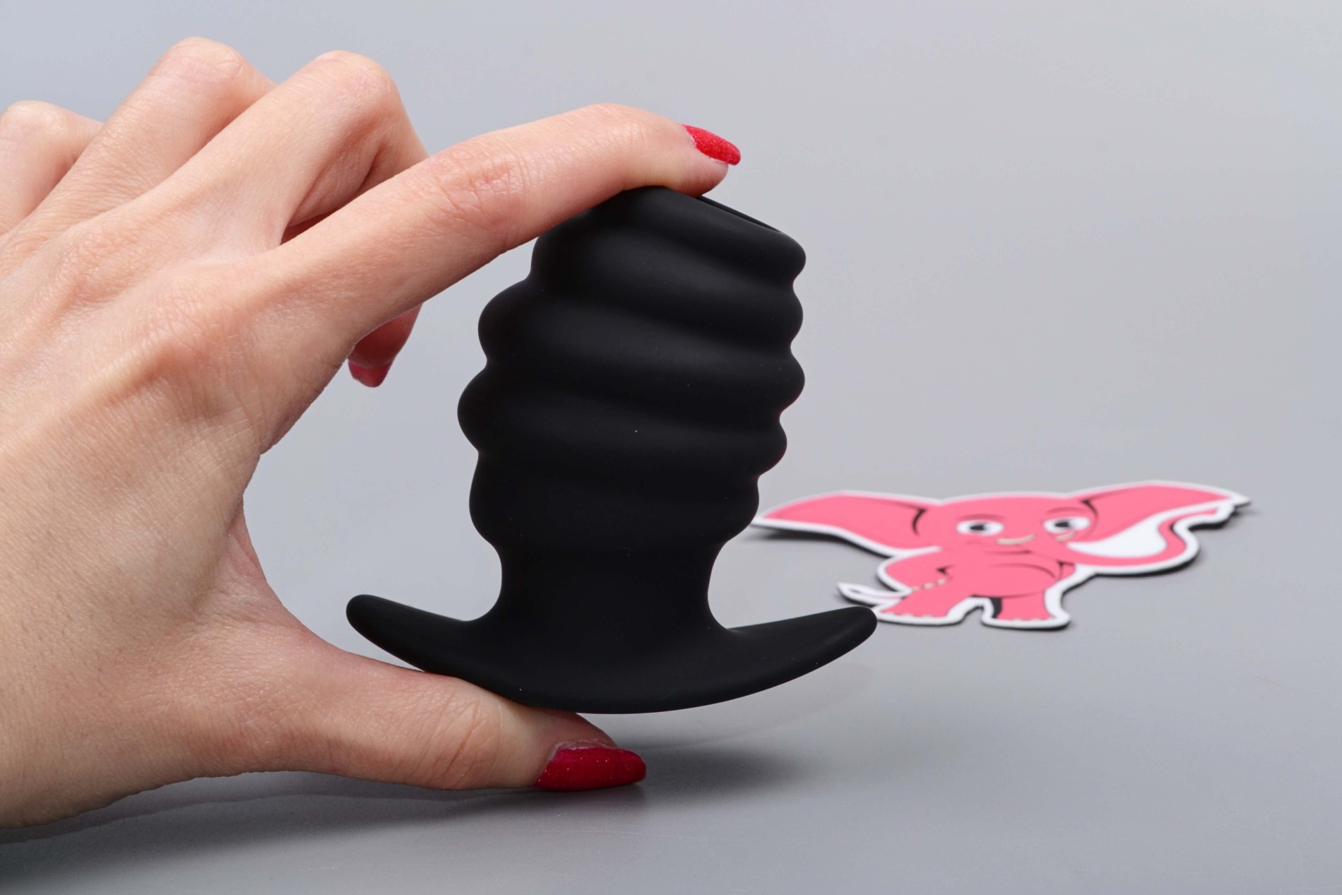 Silikonový anální tunel Notched, v ruce