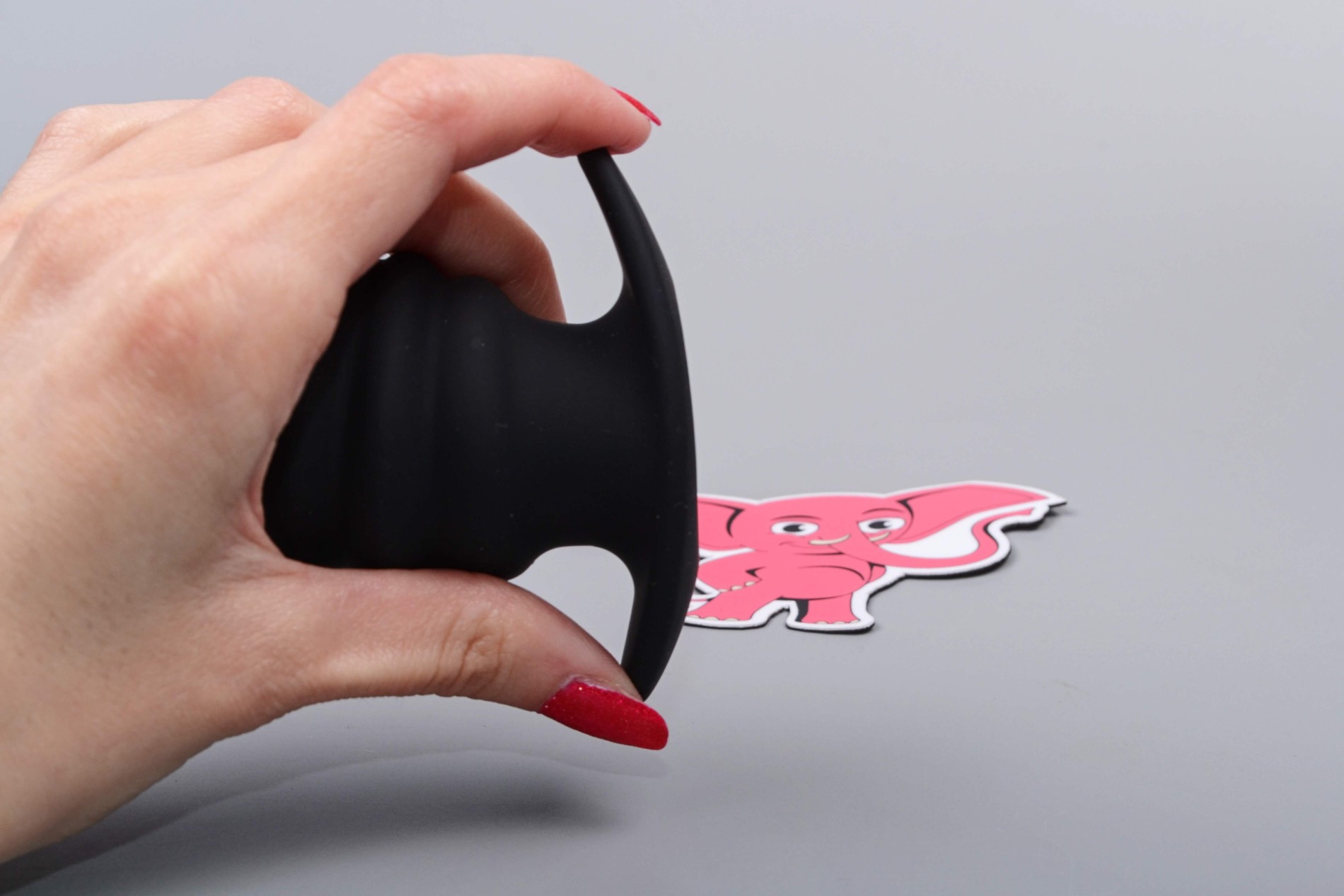 Silikonový anální tunel Notched, v ruce