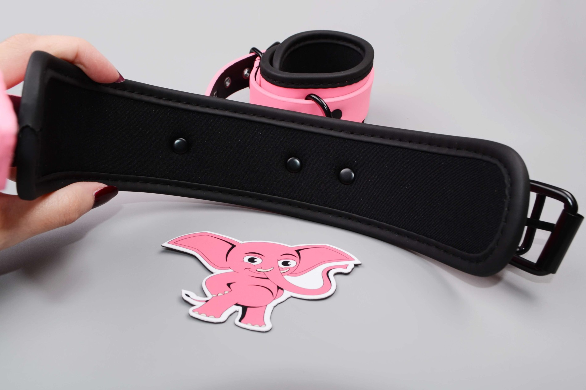 Růžová svítící pouta na nohy Pink Baddie