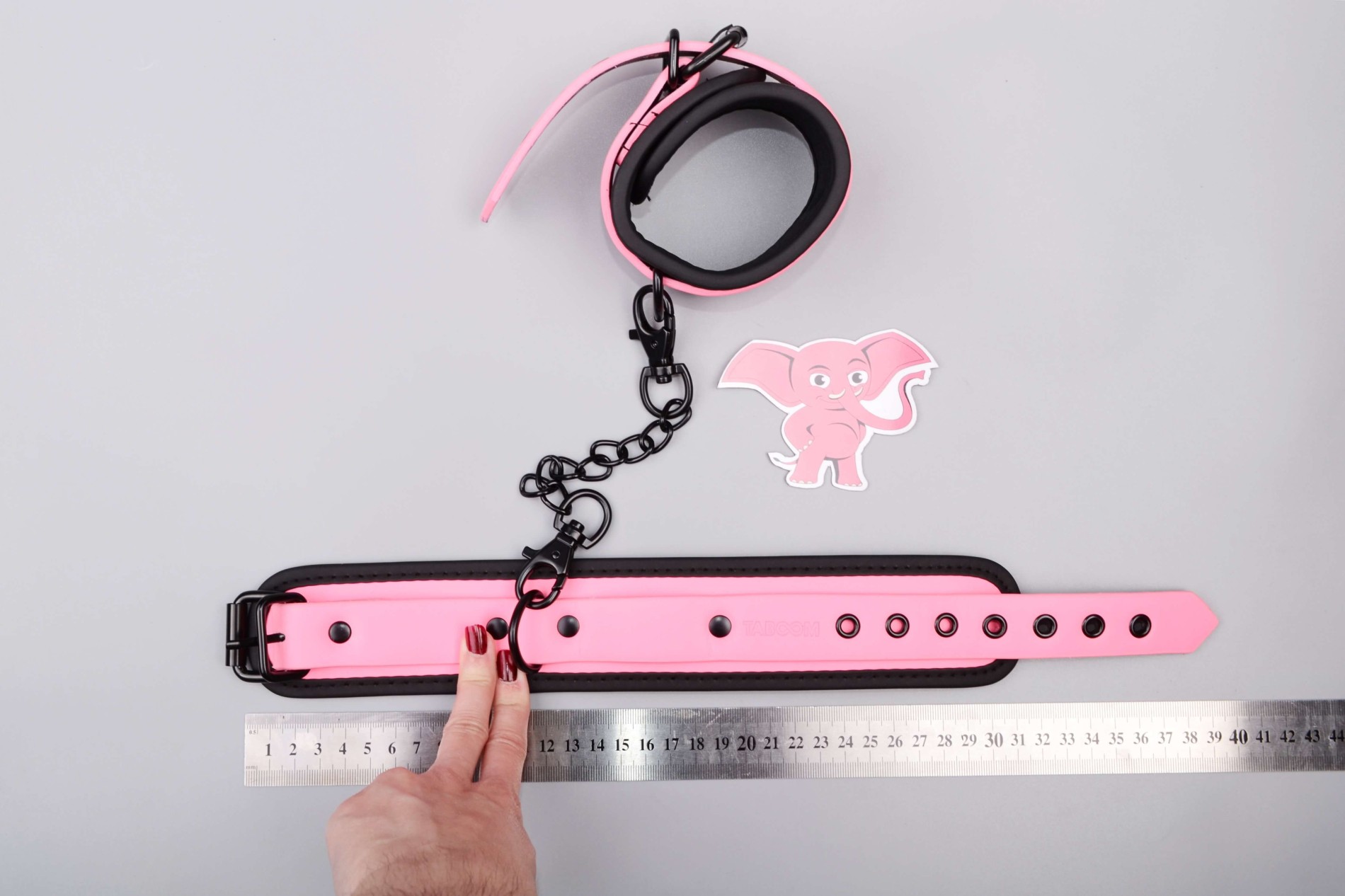 Růžová svítící pouta na nohy Pink Baddie, rozměry
